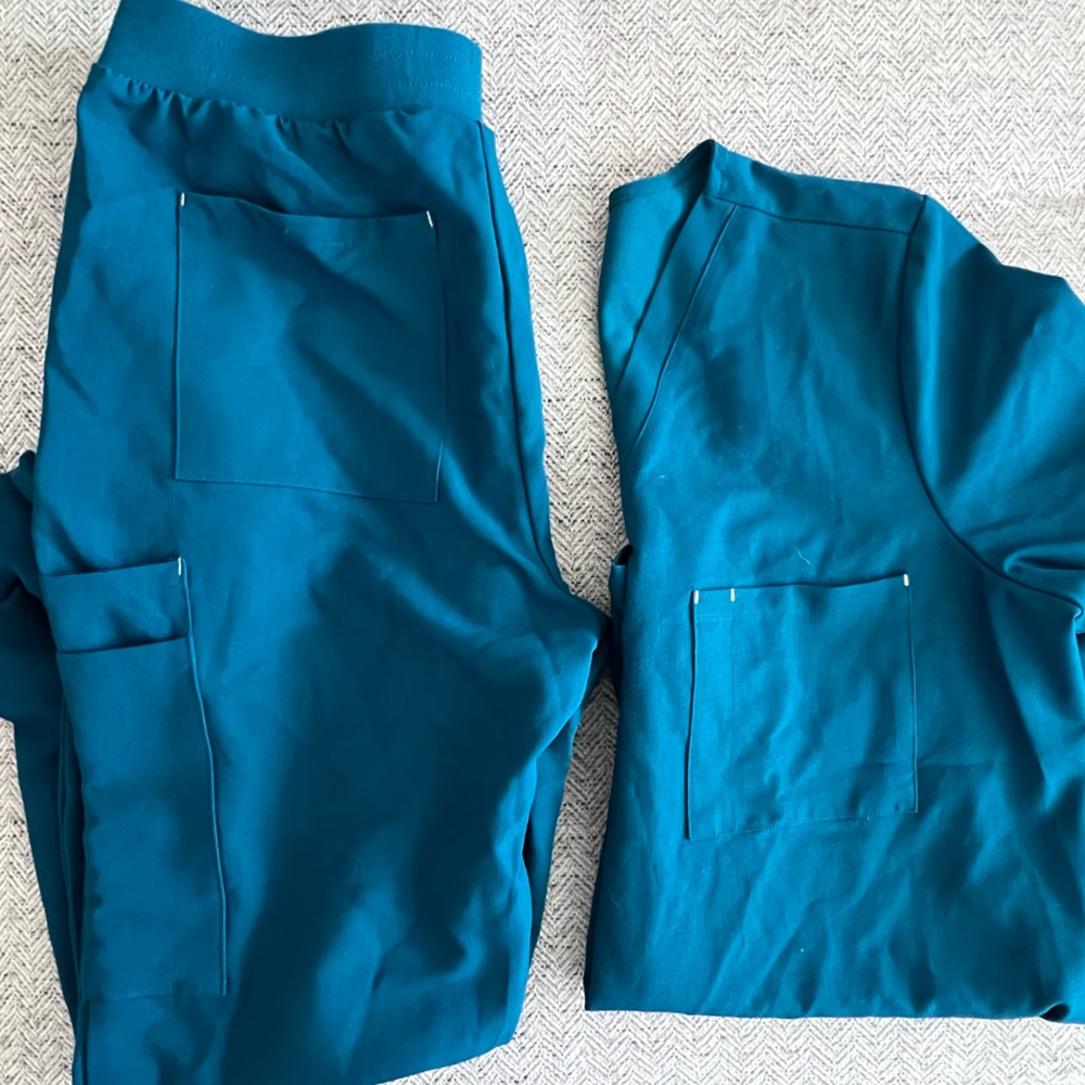 DOLAN SCRUBS SET SIZE M
